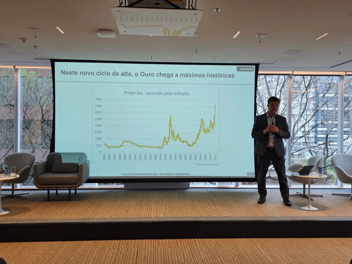 Networking entre executivos no seminário de ouro de 2025